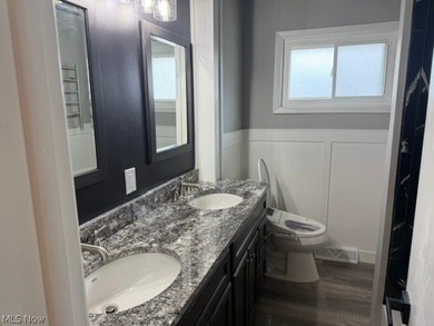 Beautiful 3 bedroom, 2 bath ranch, completely remodeled, kitchen - photo 21