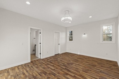 Professionally renovated, perfectly located in the heart of Lake - photo 23