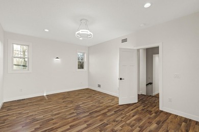 Professionally renovated, perfectly located in the heart of Lake - photo 26