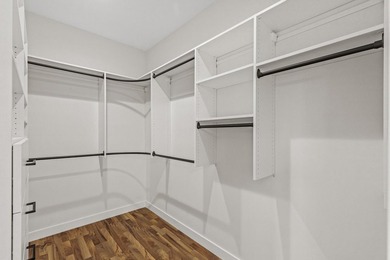 Professionally renovated, perfectly located in the heart of Lake - photo 27
