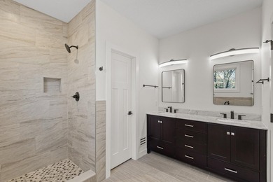 Professionally renovated, perfectly located in the heart of Lake - photo 28
