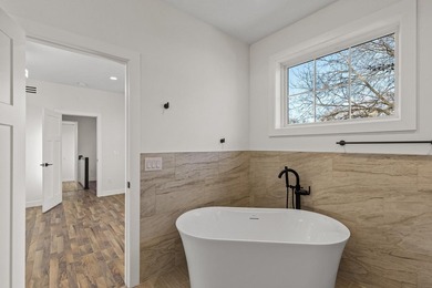Professionally renovated, perfectly located in the heart of Lake - photo 30