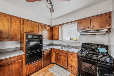 Welcome to 146-15 27th Avenue, a well-maintained and spacious - photo 32