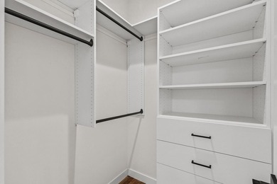 Professionally renovated, perfectly located in the heart of Lake - photo 34