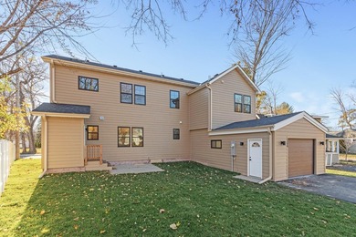 Professionally renovated, perfectly located in the heart of Lake - photo 45
