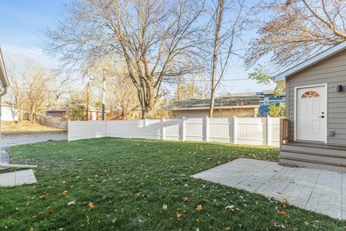 Professionally renovated, perfectly located in the heart of Lake - photo 46