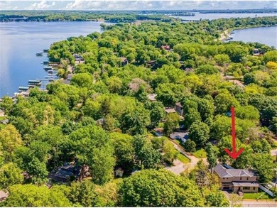 Professionally renovated, perfectly located in the heart of Lake - photo 47