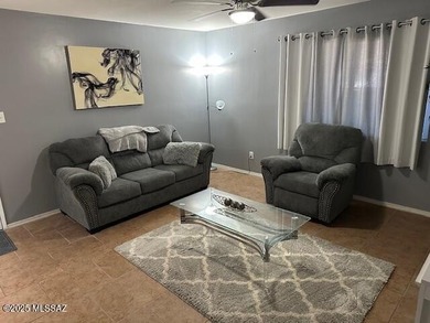 Great 01 bedroom 01 bath condominium in North Tucson. This unit