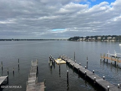 (private lake, pond, coastal) Home For Sale in Toms River New Jersey