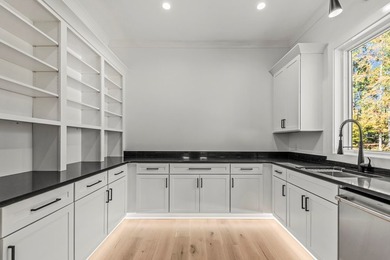 Discover the perfect blend of modern luxury and timeless design - photo 14