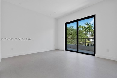 This 5 bed, 5.5 bath residence, new construction and never lived - photo 15