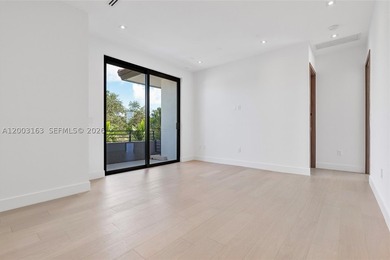This 5 bed, 5.5 bath residence, new construction and never lived - photo 19