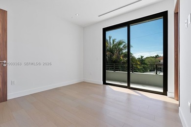 This 5 bed, 5.5 bath residence, new construction and never lived - photo 20