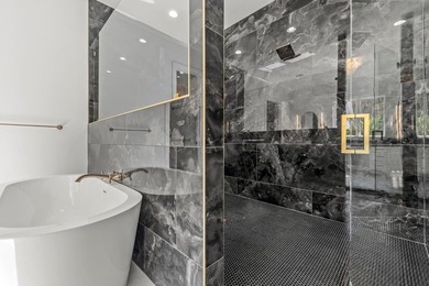 Discover the perfect blend of modern luxury and timeless design - photo 25