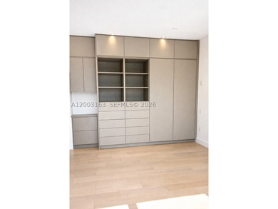 This 5 bed, 5.5 bath residence, new construction and never lived - photo 26