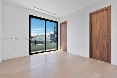 This 5 bed, 5.5 bath residence, new construction and never lived - photo 32