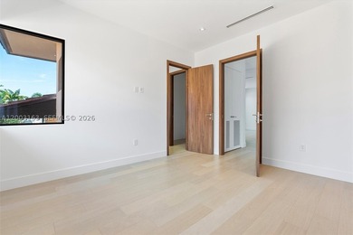This 5 bed, 5.5 bath residence, new construction and never lived - photo 34