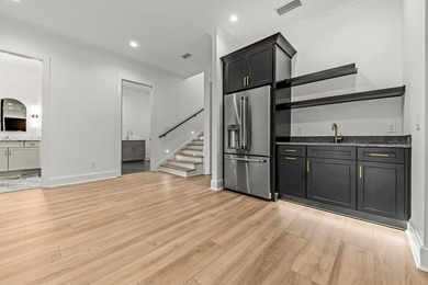 Discover the perfect blend of modern luxury and timeless design - photo 34