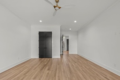 Discover the perfect blend of modern luxury and timeless design - photo 39