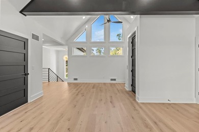 Discover the perfect blend of modern luxury and timeless design - photo 48