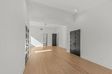 Discover the perfect blend of modern luxury and timeless design - photo 52