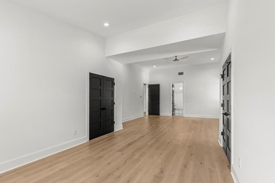 Discover the perfect blend of modern luxury and timeless design - photo 56