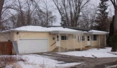 Lower Straits Lake Home For Sale in Commerce Twp Michigan