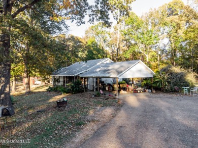 Lake Home For Sale in Yazoo City, Mississippi