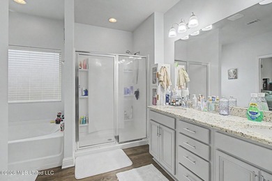Welcome home to this beautifully maintained brick veneer - photo 11