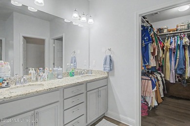Welcome home to this beautifully maintained brick veneer - photo 13