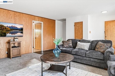 Beautifully updated 3 bedroom, 2.5 bathroom home featuring an - photo 4