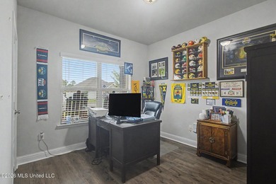 Welcome home to this beautifully maintained brick veneer - photo 15