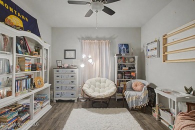 Welcome home to this beautifully maintained brick veneer - photo 17