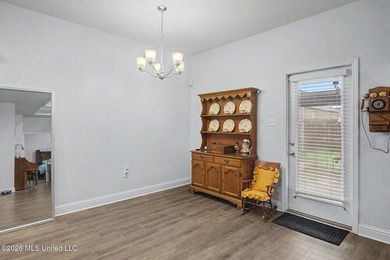 Welcome home to this beautifully maintained brick veneer - photo 21