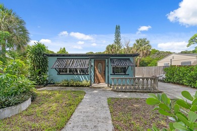 Charming 3 bedroom, 2 bath main house with an attached 1 - photo 2