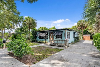 Charming 3 bedroom, 2 bath main house with an attached 1 - photo 3