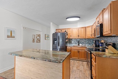 Charming 3 bedroom, 2 bath main house with an attached 1 - photo 4