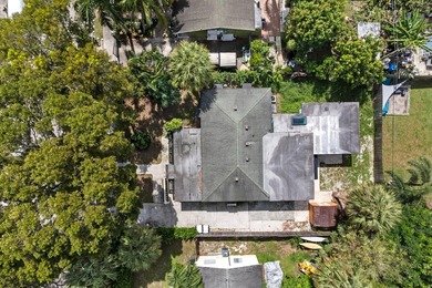 Charming 3 bedroom, 2 bath main house with an attached 1 - photo 6