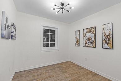 Charming 3 bedroom, 2 bath main house with an attached 1 - photo 8