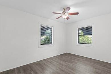 Charming 3 bedroom, 2 bath main house with an attached 1 - photo 9