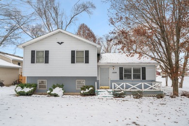 Lake Holiday Home For Sale in Lake Holiday Illinois