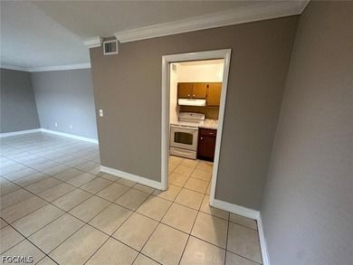 PERFECT FOR INVESTORS CASH ONLY--- Very comfortable 1 Bed / 1 - photo 8