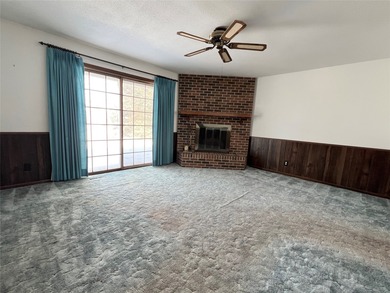 Welcome to 1307 W 15th St Pl S in beautiful SW Newton! This