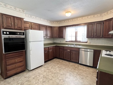 Welcome to 1307 W 15th St Pl S in beautiful SW Newton! This