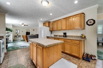 UNRESTRICTED    Top of the line Clayton manufactured home.  Well