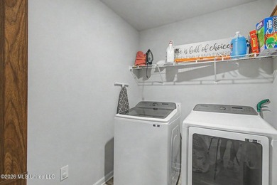 Welcome home to this spacious 4-bedroom, 2-bath property - photo 14
