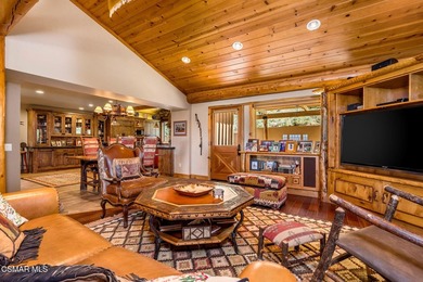 An Extraordinary Mountain Ranch In The Heart Of The Eastern - photo 17