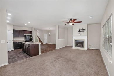 Welcome home to this move-in ready 3 bedroom, 2.5 bath townhouse - photo 14