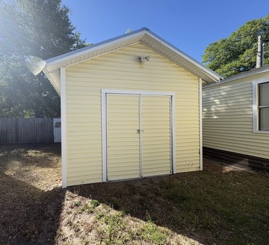 PRICED TO SELL! Coastal living awaits in sought-after Garden - photo 18