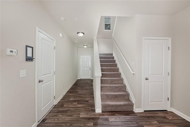 Welcome home to this move-in ready 3 bedroom, 2.5 bath townhouse - photo 20